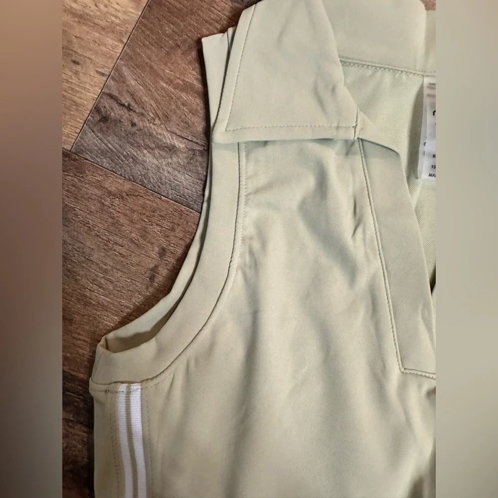 Mono B Sage Green Collared Athletic Crop Tank Top Built-In Shelf Bra Small - Picture 8 of 12